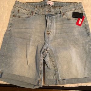Women’s shorts dia and co.